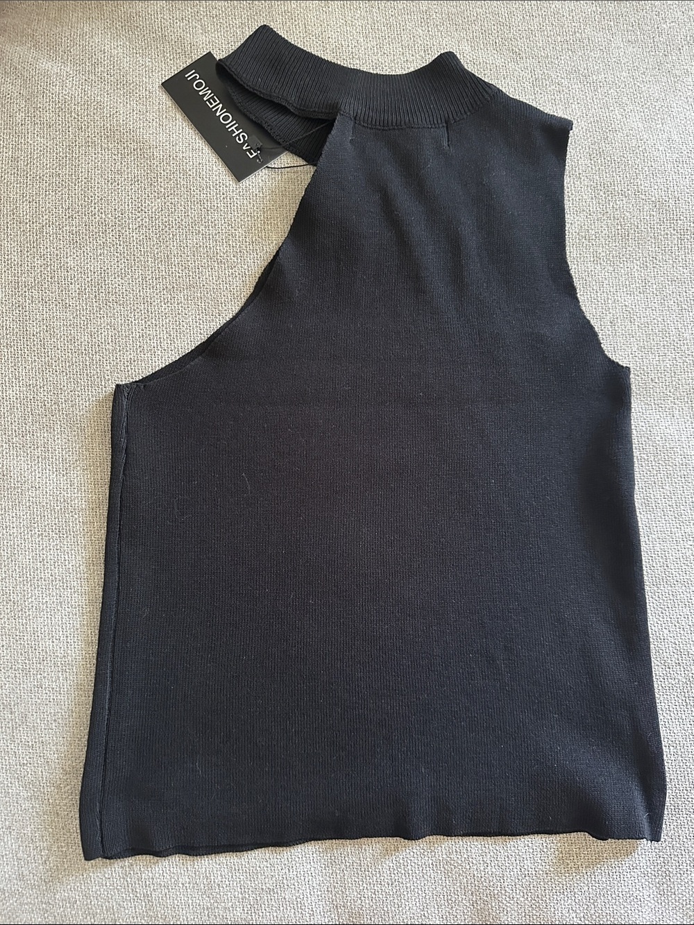 One-Shoulder Ribbed Black Tank Top - Picture 4 of 5